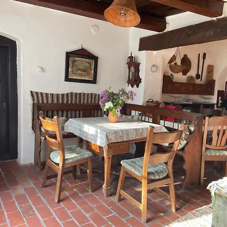 Tulipanos Lada Vendeghaz בית נופש Pula