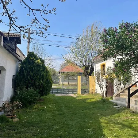 펜션 Tulipanos Lada Vendeghaz Pula