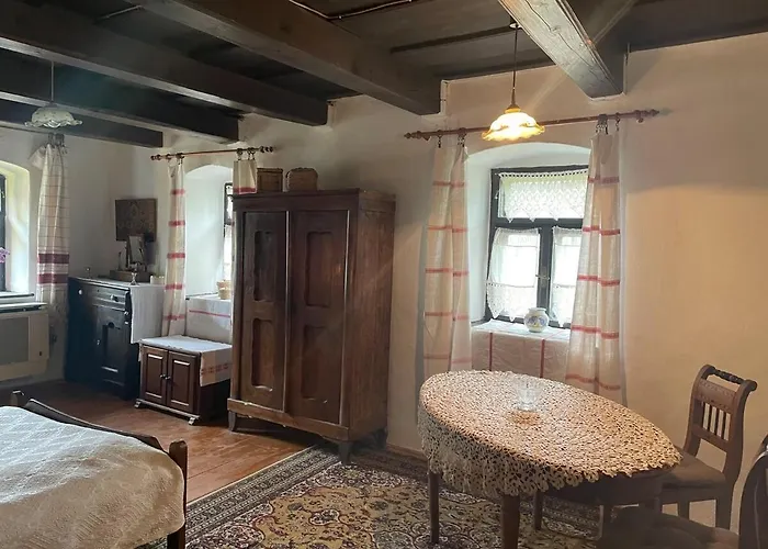 Tulipanos Lada Vendeghaz * Pula