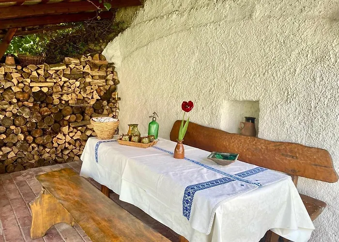 Tulipanos Lada Vendeghaz Pula