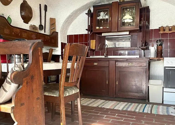 Tulipanos Lada Vendeghaz *